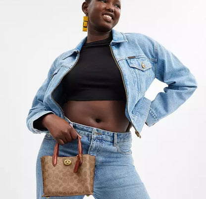 COACH 
Willow Tote Bag 18
