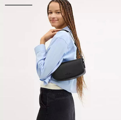 Coach
Andrea Shoulder Bag