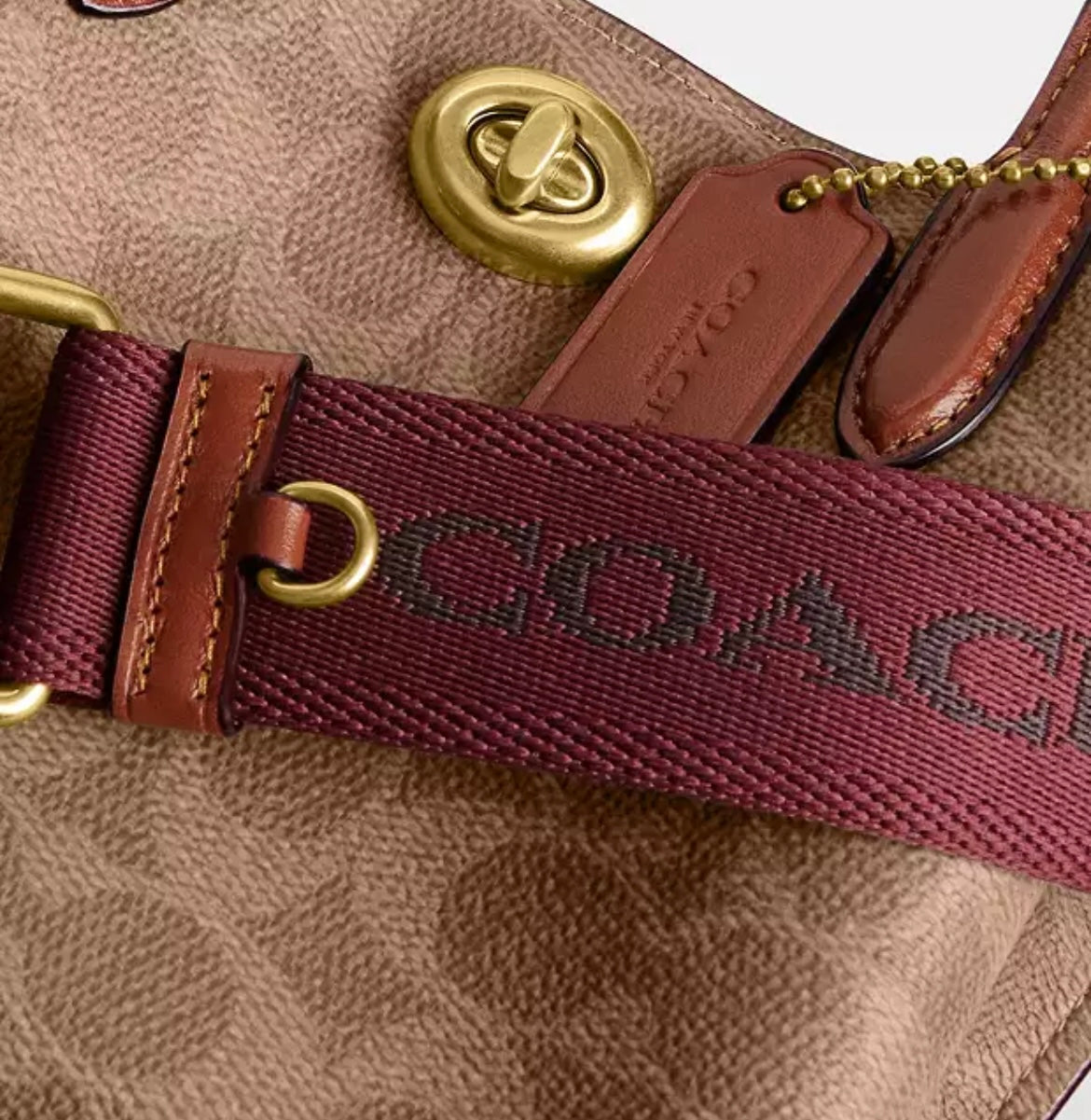 COACH 
Willow Tote Bag 18